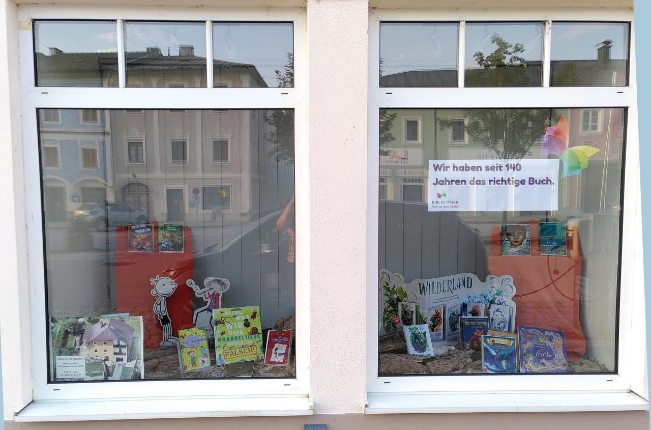 Foto von der Augustauslage zum Thema Jugendliteratur